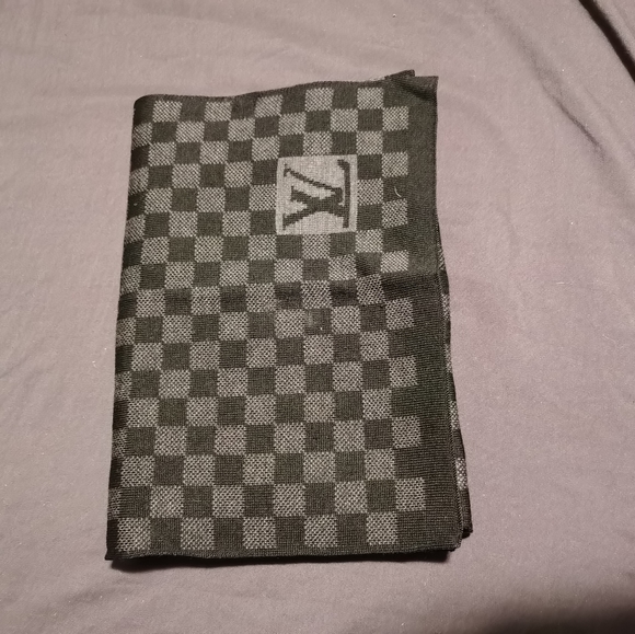 Authentic Louis Vuitton M74200 Damier Graphic - Picture 2 of 3